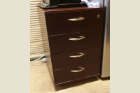 Atvilktņu bloks ar 4 atvilktnēm tumši brūnā krāsā