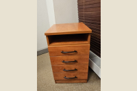 Atvilktņu bloks ar 4 atvilktnēm un atklāto plauktu