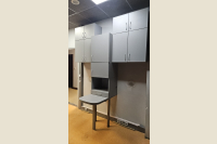 Piekaramo skapīšu modulis ar galdiņu