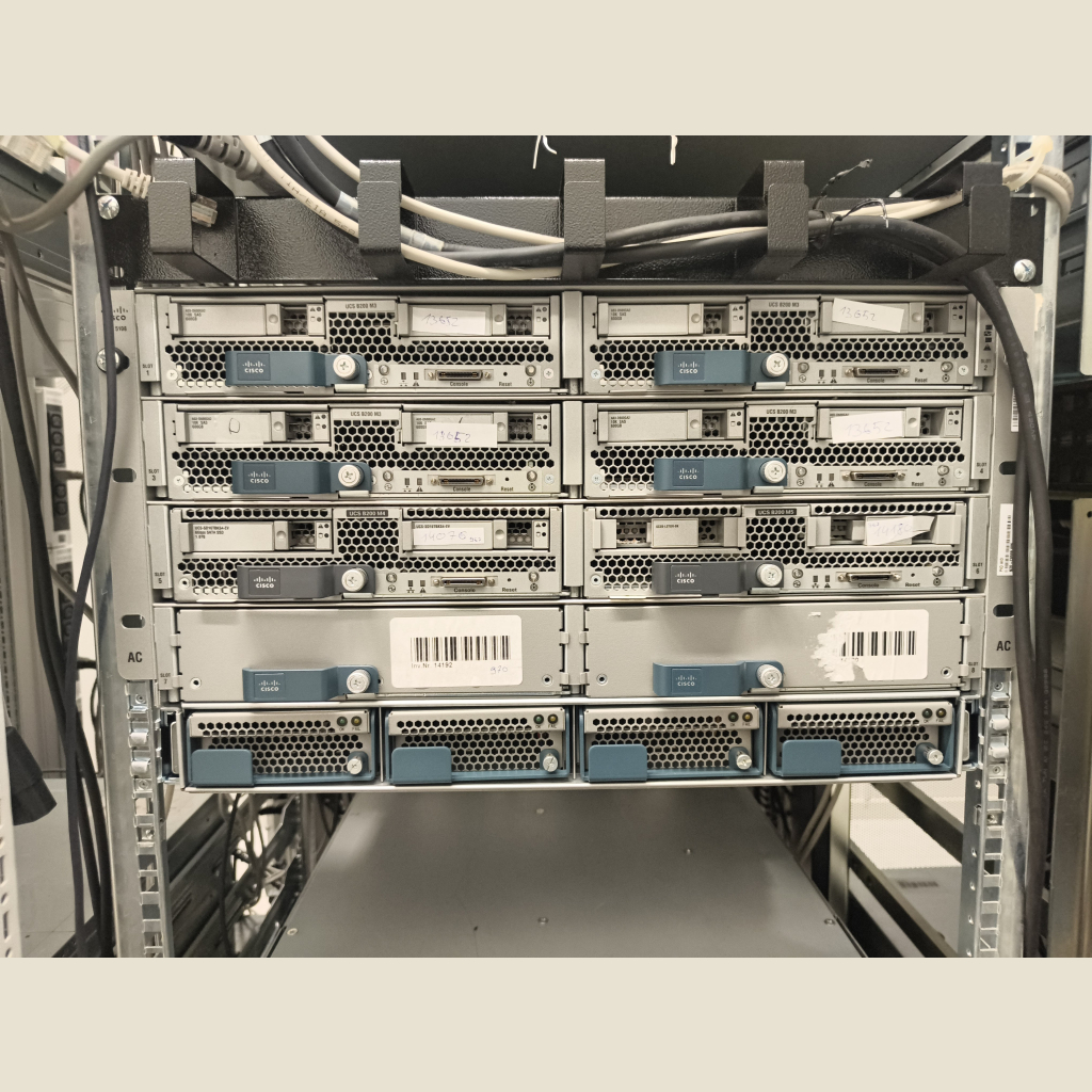 CISCO UCS 5108 + FI + 4xB200M3 servers