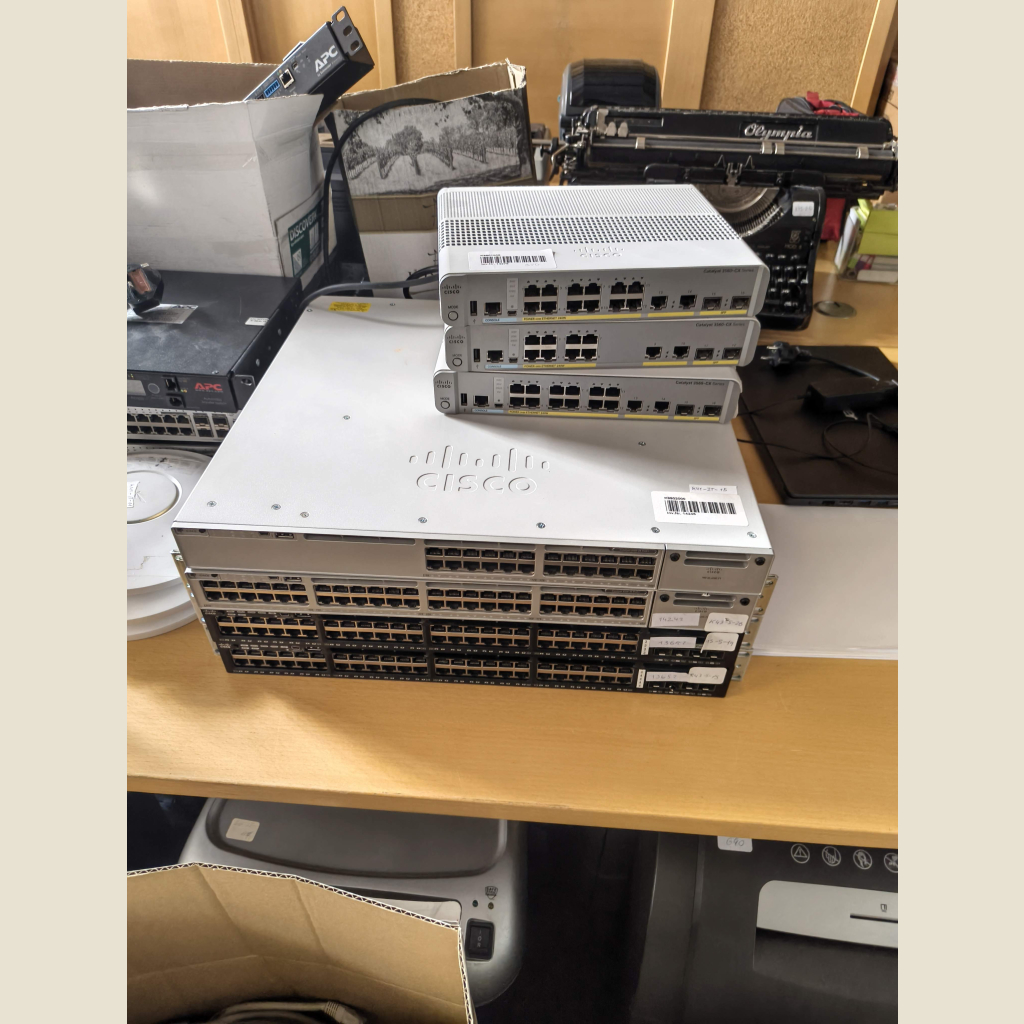 CISCO CATALYST 9300 48 PORT FOC2237Z0XG