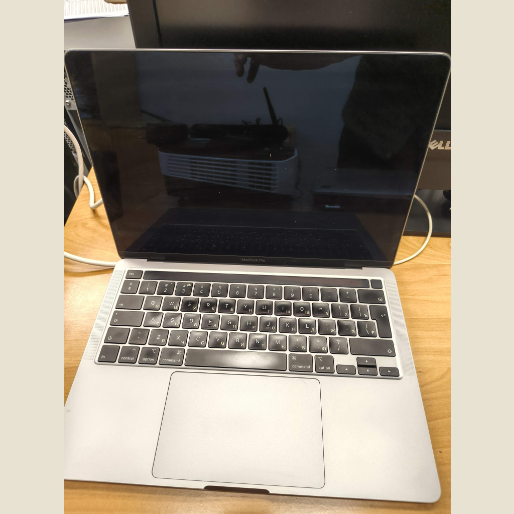 Apple MacBook Pro Retina Touch Bar/QC i5, 13.3' RAM 8Gb 256SSD  SC02D14Z3P3XY