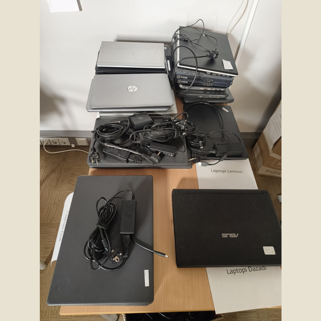HP 840 G8 I5-11350G7 8/240