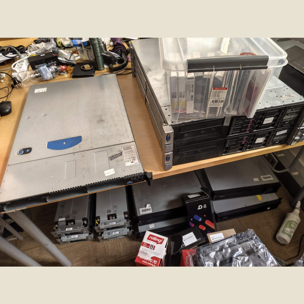 HP Server DL380p Gen8 384Gb RAM, 2xCPU E5-2690V1, LAN 2x10G