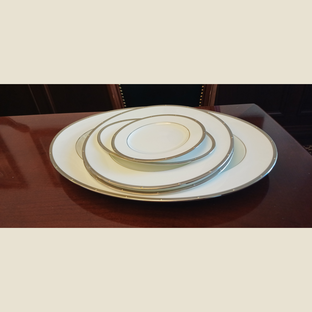 Noritake servējamo šķīvju komplekts, sērija Rochelle Platinum
