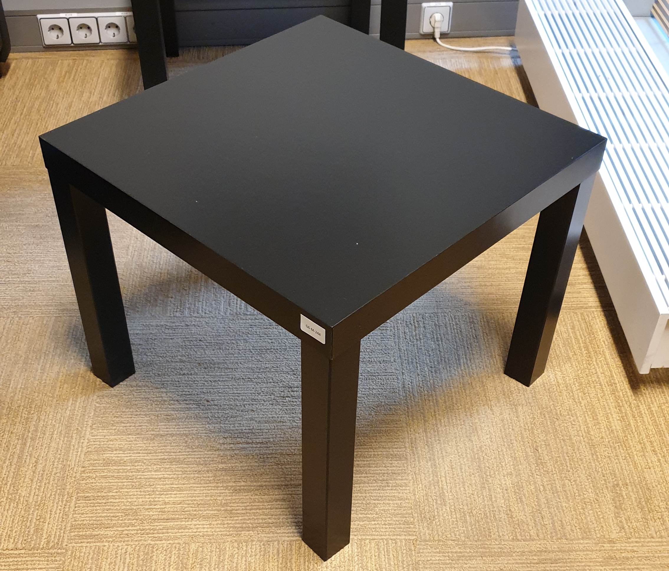 IKEA galdiņš